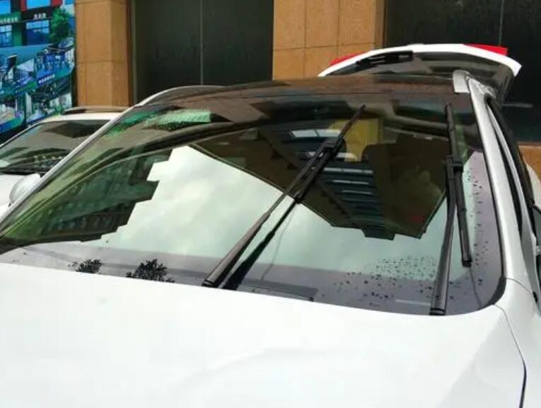 水蜜桃视频在线免费板新能源汽車前風擋車窗